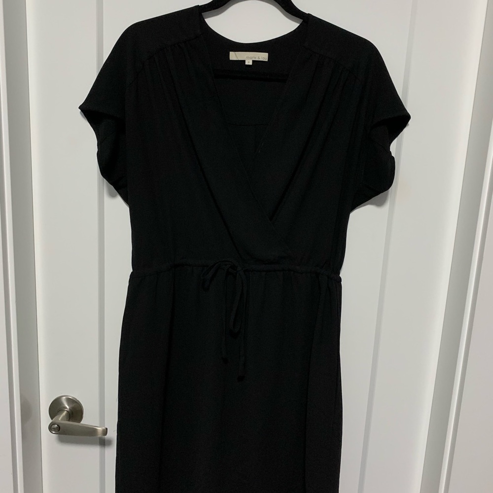 sleeveless black dress